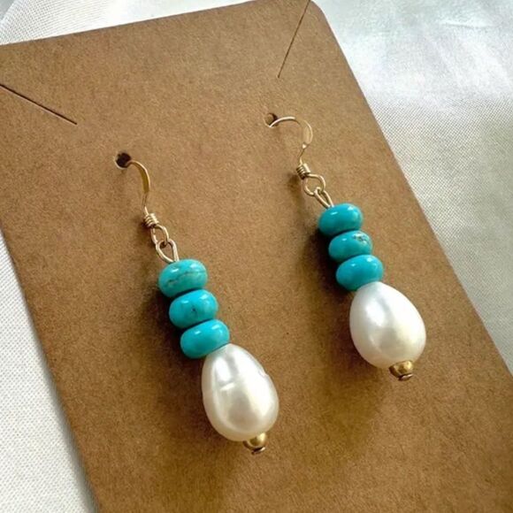 ✨🆕✨ Bohemian Turquoise Pearl Dangle Earrings✨ - Picture 1 of 10